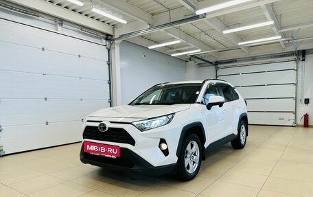 Toyota RAV4, 2019 год, 3 599 000 рублей, 2 фотография