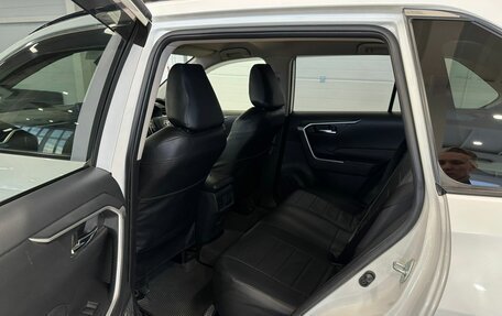 Toyota RAV4, 2019 год, 3 599 000 рублей, 17 фотография