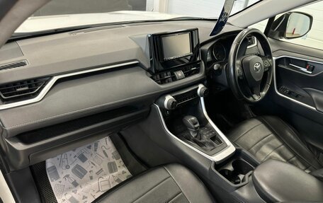 Toyota RAV4, 2019 год, 3 599 000 рублей, 13 фотография