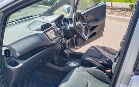 Honda Fit III, 2010 год, 810 000 рублей, 17 фотография