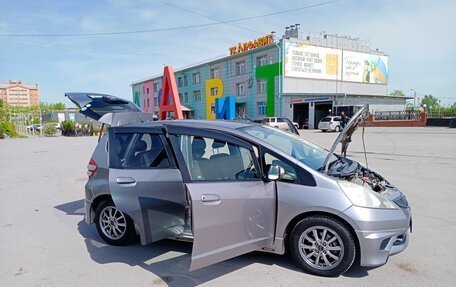 Honda Fit III, 2010 год, 810 000 рублей, 24 фотография