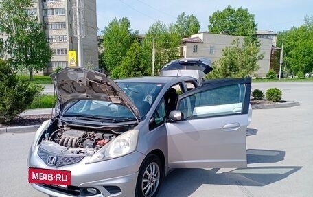 Honda Fit III, 2010 год, 810 000 рублей, 22 фотография