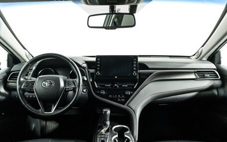 Toyota Camry, 2021 год, 3 290 000 рублей, 13 фотография