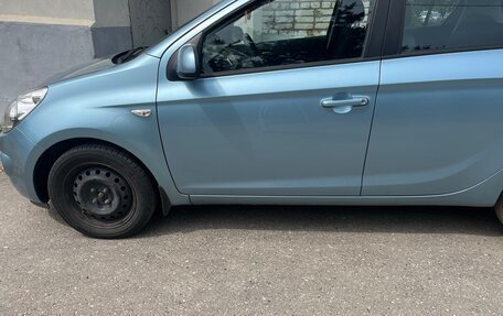 Hyundai i20 IB рестайлинг, 2009 год, 735 000 рублей, 2 фотография