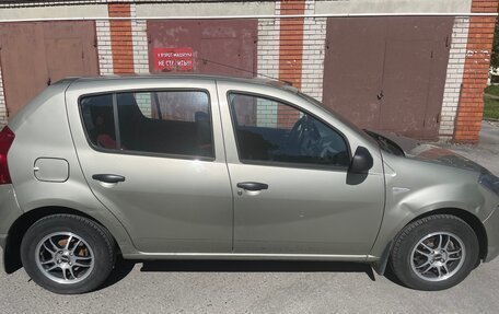 Renault Sandero I, 2014 год, 720 000 рублей, 2 фотография