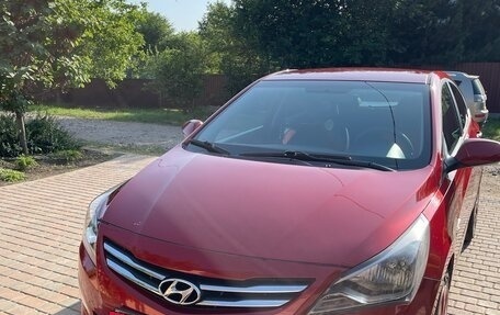 Hyundai Solaris II рестайлинг, 2015 год, 1 050 000 рублей, 2 фотография