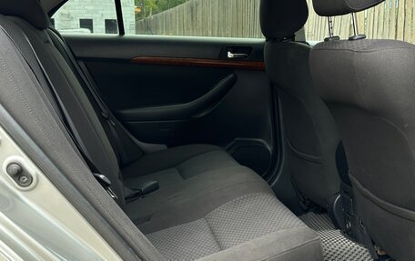 Toyota Avensis III рестайлинг, 2007 год, 895 000 рублей, 35 фотография