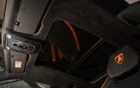 Lamborghini Urus I, 2025 год, 50 000 000 рублей, 19 фотография