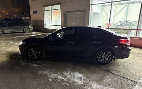 Toyota Camry, 2023 год, 3 250 000 рублей, 2 фотография