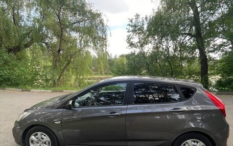 Hyundai Solaris II рестайлинг, 2011 год, 600 000 рублей, 1 фотография