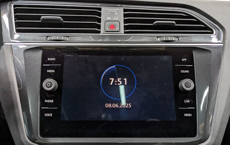 Volkswagen Tiguan II, 2019 год, 3 070 000 рублей, 17 фотография