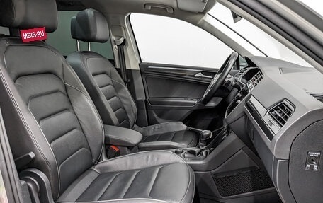 Volkswagen Tiguan II, 2019 год, 3 070 000 рублей, 23 фотография