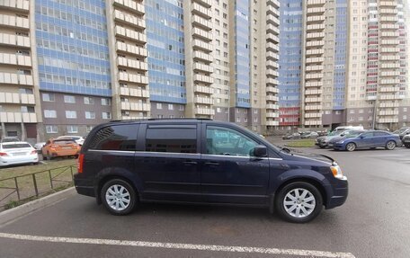 Chrysler Town & Country V рестайлинг, 2010 год, 1 420 000 рублей, 10 фотография