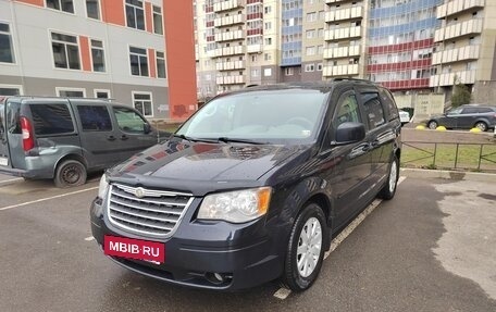 Chrysler Town & Country V рестайлинг, 2010 год, 1 420 000 рублей, 9 фотография