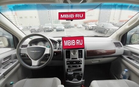 Chrysler Town & Country V рестайлинг, 2010 год, 1 420 000 рублей, 14 фотография