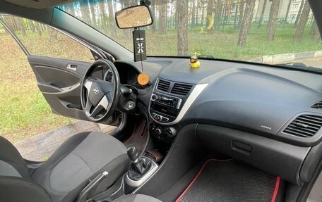 Hyundai Solaris II рестайлинг, 2011 год, 600 000 рублей, 3 фотография