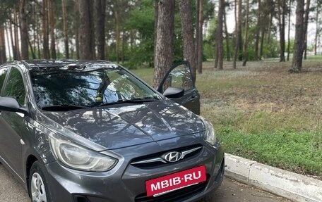 Hyundai Solaris II рестайлинг, 2011 год, 600 000 рублей, 7 фотография