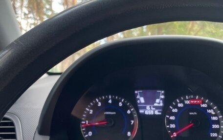 Hyundai Solaris II рестайлинг, 2011 год, 600 000 рублей, 10 фотография