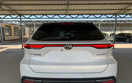 Toyota Venza, 2022 год, 2 600 000 рублей, 8 фотография