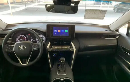 Toyota Venza, 2022 год, 2 600 000 рублей, 10 фотография