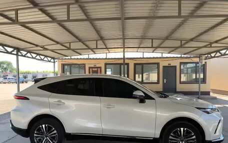 Toyota Venza, 2022 год, 2 600 000 рублей, 4 фотография