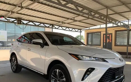 Toyota Venza, 2022 год, 2 600 000 рублей, 3 фотография