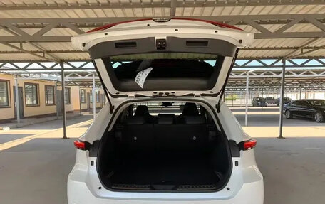 Toyota Venza, 2022 год, 2 600 000 рублей, 6 фотография