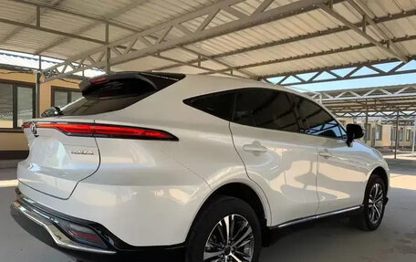 Toyota Venza, 2022 год, 2 600 000 рублей, 7 фотография