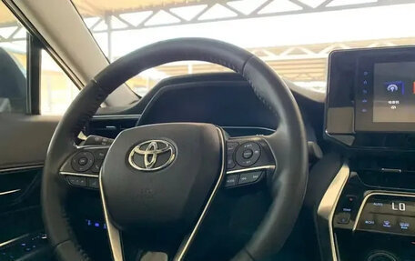 Toyota Venza, 2022 год, 2 600 000 рублей, 12 фотография