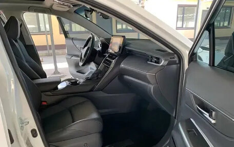 Toyota Venza, 2022 год, 2 600 000 рублей, 14 фотография