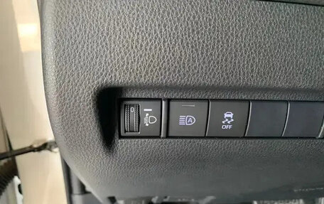Toyota Venza, 2022 год, 2 600 000 рублей, 19 фотография