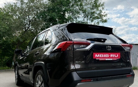 Toyota RAV4, 2020 год, 3 700 000 рублей, 5 фотография