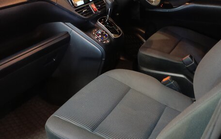 Toyota Noah III, 2018 год, 2 395 000 рублей, 12 фотография
