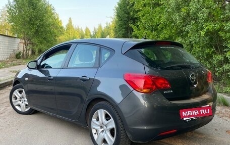 Opel Astra J, 2011 год, 650 000 рублей, 2 фотография