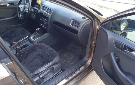 Volkswagen Jetta VI, 2013 год, 1 050 000 рублей, 13 фотография