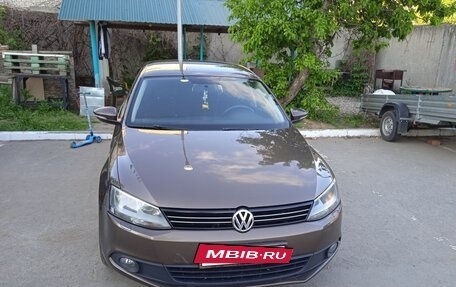 Volkswagen Jetta VI, 2013 год, 1 050 000 рублей, 21 фотография