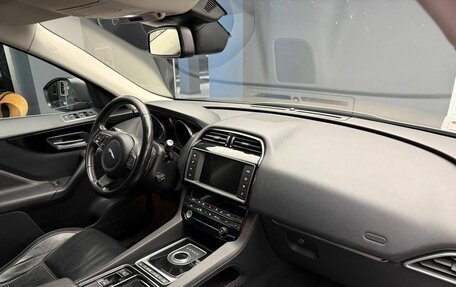 Jaguar F-Pace, 2017 год, 2 199 000 рублей, 13 фотография