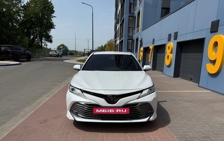 Toyota Camry, 2020 год, 3 620 000 рублей, 2 фотография