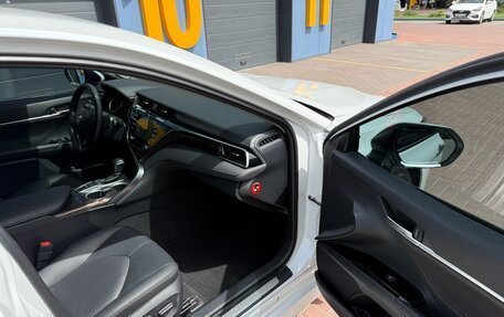 Toyota Camry, 2020 год, 3 620 000 рублей, 10 фотография