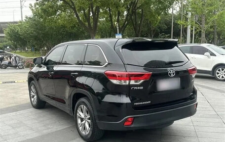 Toyota Highlander III, 2021 год, 2 600 000 рублей, 3 фотография