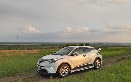 Toyota C-HR I рестайлинг, 2017 год, 2 260 000 рублей, 4 фотография