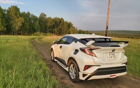 Toyota C-HR I рестайлинг, 2017 год, 2 260 000 рублей, 2 фотография