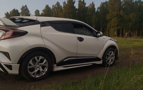 Toyota C-HR I рестайлинг, 2017 год, 2 260 000 рублей, 5 фотография