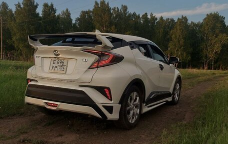 Toyota C-HR I рестайлинг, 2017 год, 2 260 000 рублей, 3 фотография