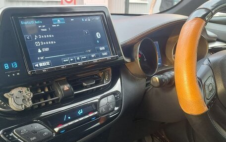 Toyota C-HR I рестайлинг, 2017 год, 2 260 000 рублей, 8 фотография