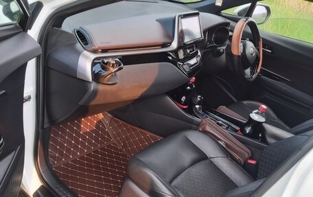 Toyota C-HR I рестайлинг, 2017 год, 2 260 000 рублей, 11 фотография