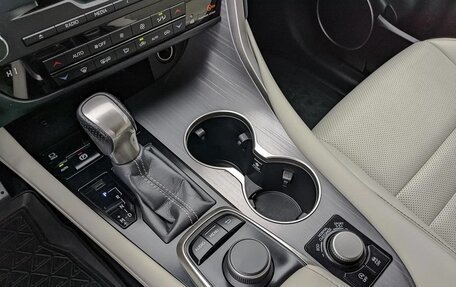 Lexus RX IV рестайлинг, 2016 год, 4 050 000 рублей, 10 фотография