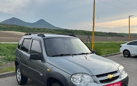 Chevrolet Niva I рестайлинг, 2011 год, 535 000 рублей, 4 фотография