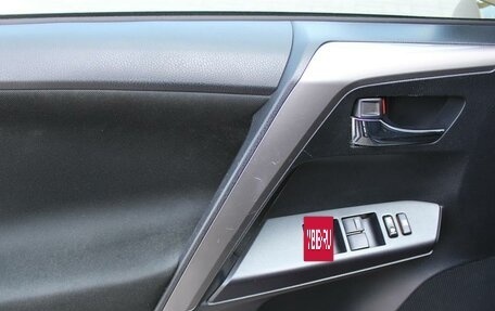 Toyota RAV4, 2016 год, 2 190 000 рублей, 12 фотография