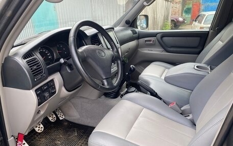 Toyota Land Cruiser 100 рестайлинг 2, 2005 год, 4 500 000 рублей, 13 фотография